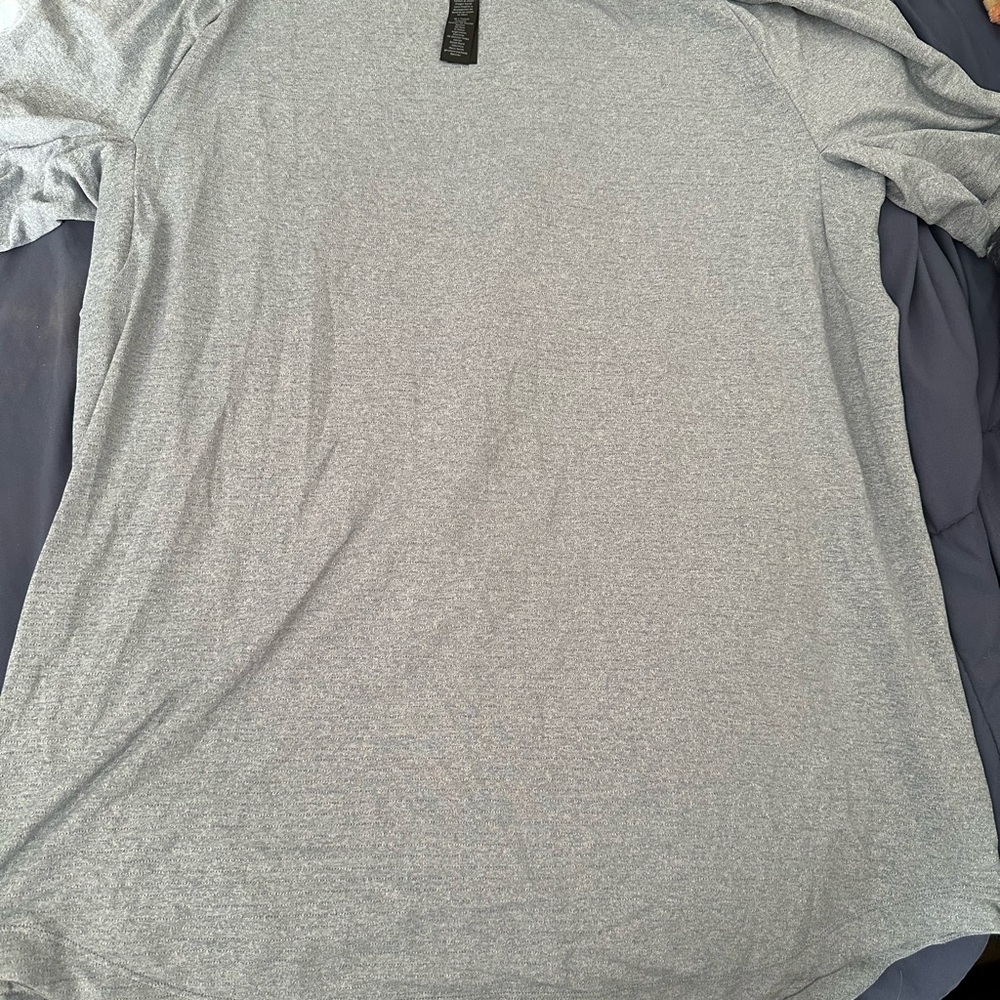 lululemon athletica Men's Light Gray Short Sleeve Tee